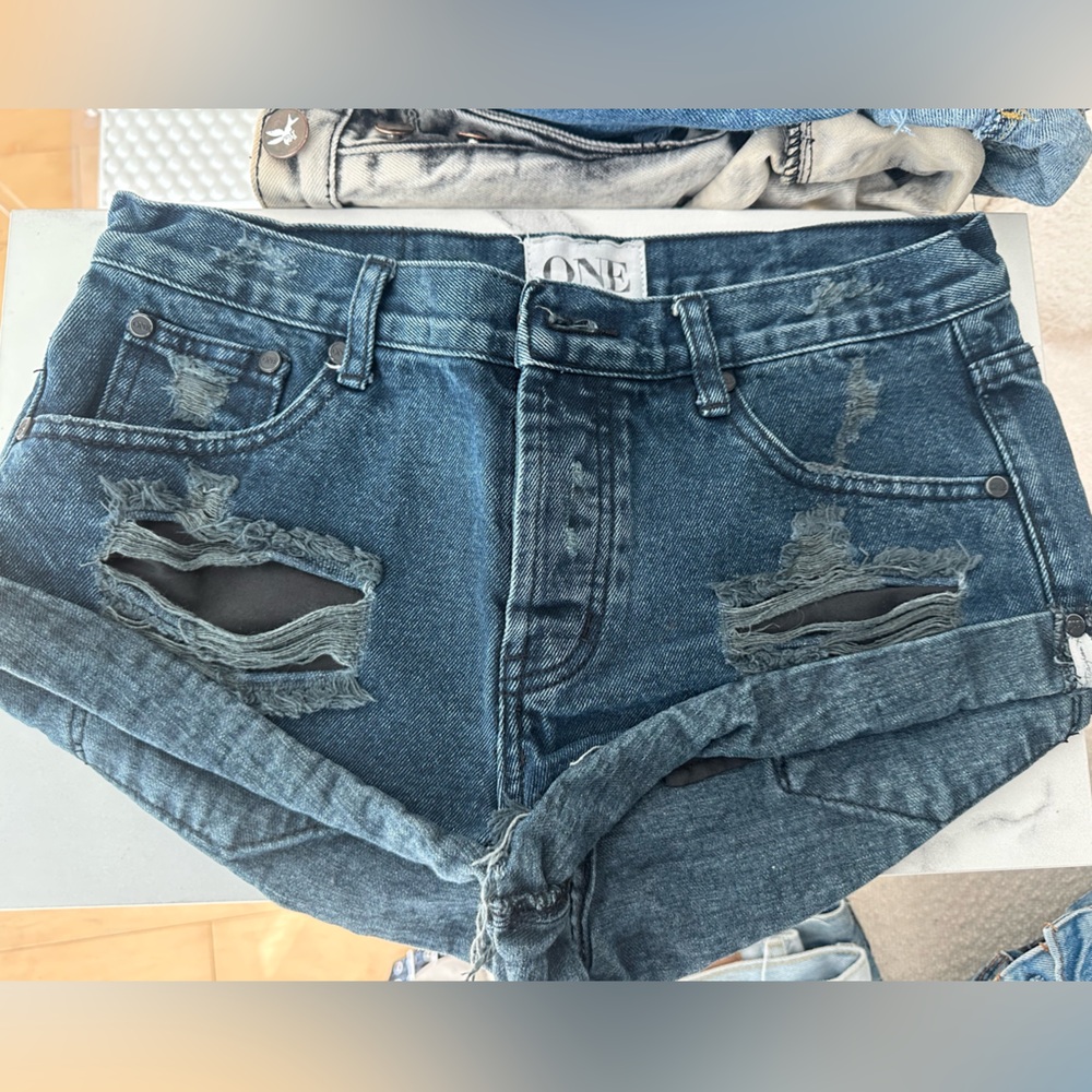One Teaspoon Bandits Denim Jean Shorts
Size 27